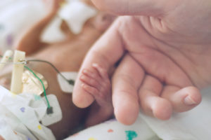 preemie-holding-dads-finger